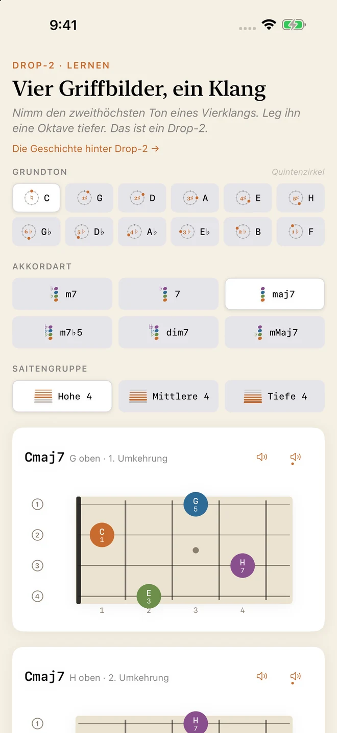 Der Drop-2-Trainer im Modus Lernen: Auswahl für Grundton, Akkordart und Saitengruppe über Griffbrettdiagrammen der Umkehrungen von Cmaj7.